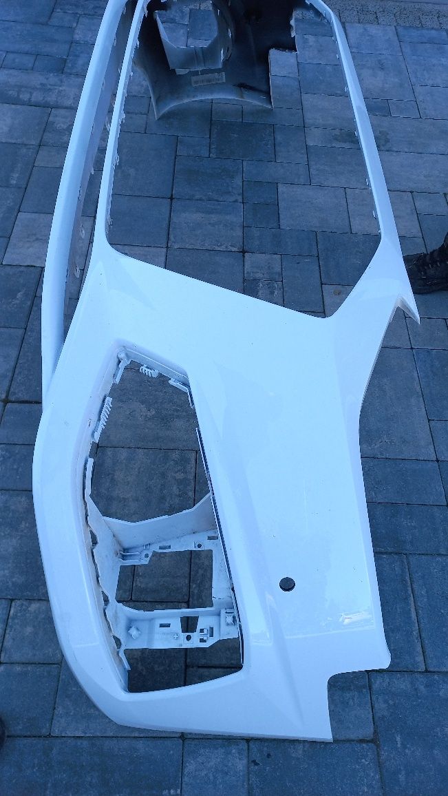 Audi a4 b9 lift zderzak przod przedni bialy ly9c