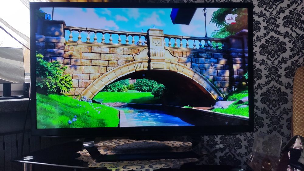 Telewizor lg 42 cale plus dekoder