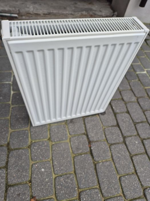 Grzejnik z dolnym zasilaniem 600x500