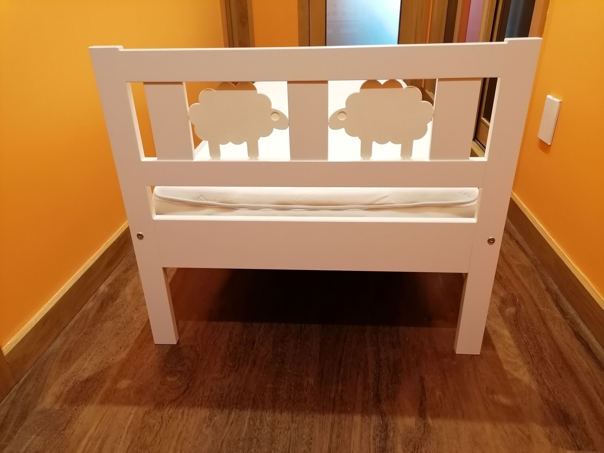 Cama de criança com colchão