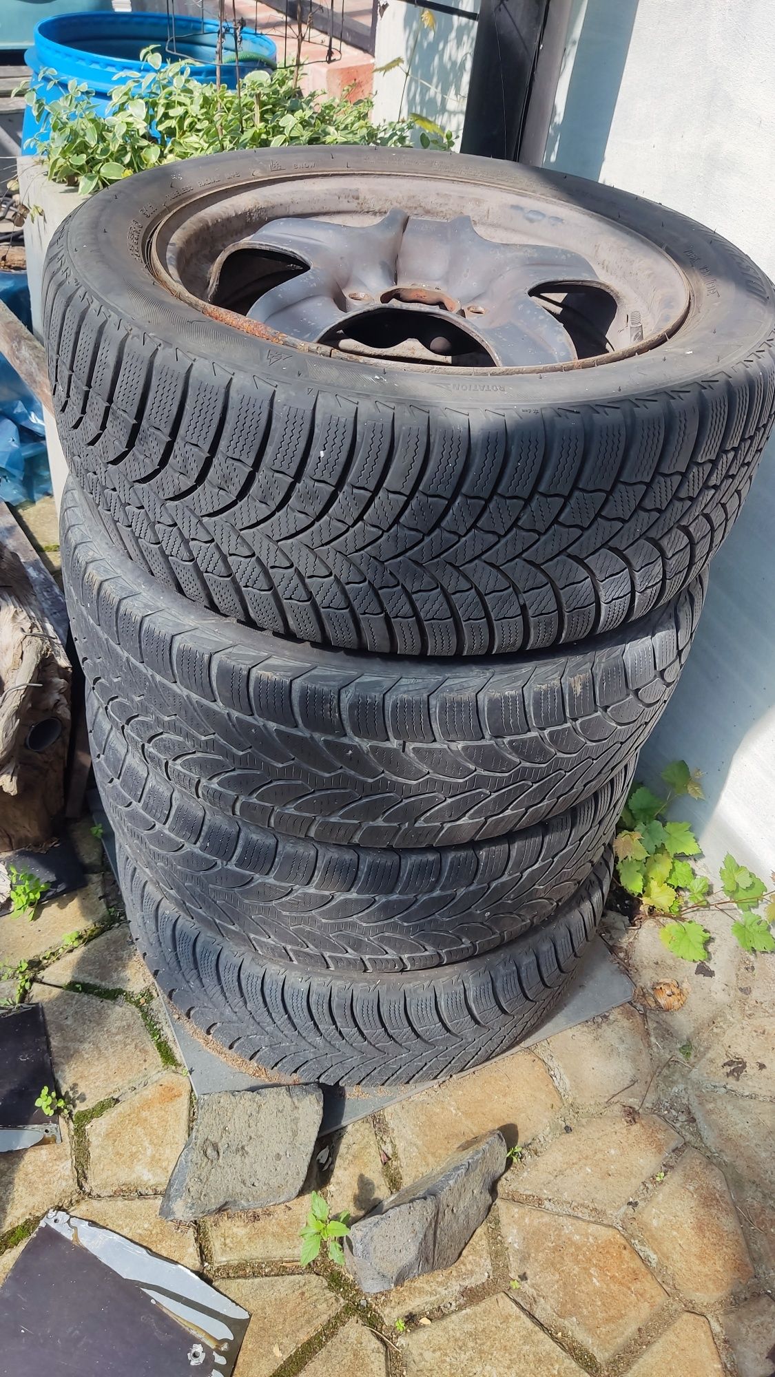 Opony zimowe Bridgestone z felgami 205/55 R16