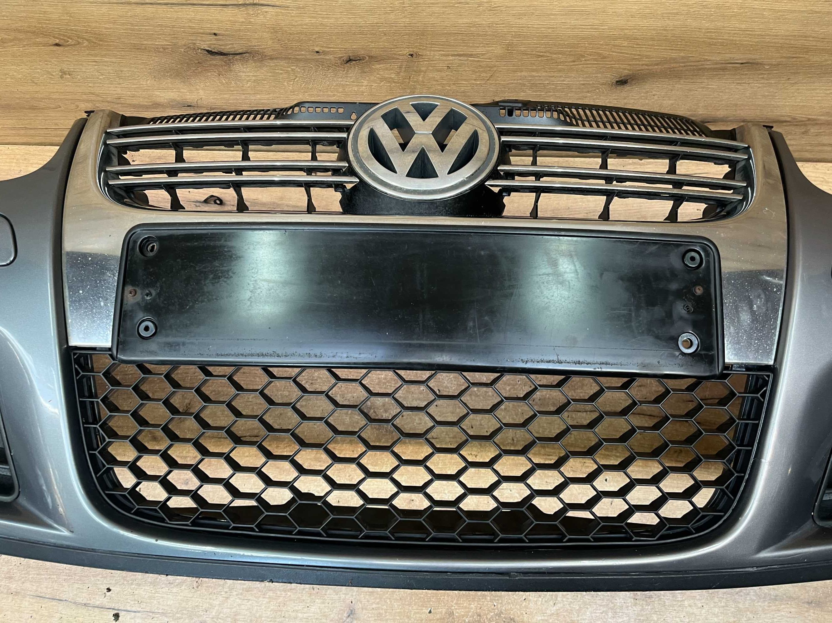 Zderzak przedni Volkswagen Golf 5 Kombi / Jetta kolor la7t