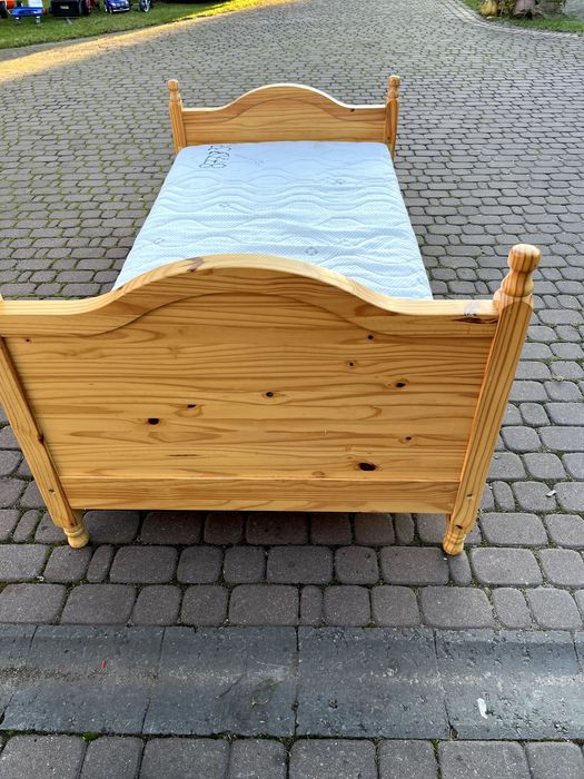 Łóżko drewniane 100 x 200 z materacem
