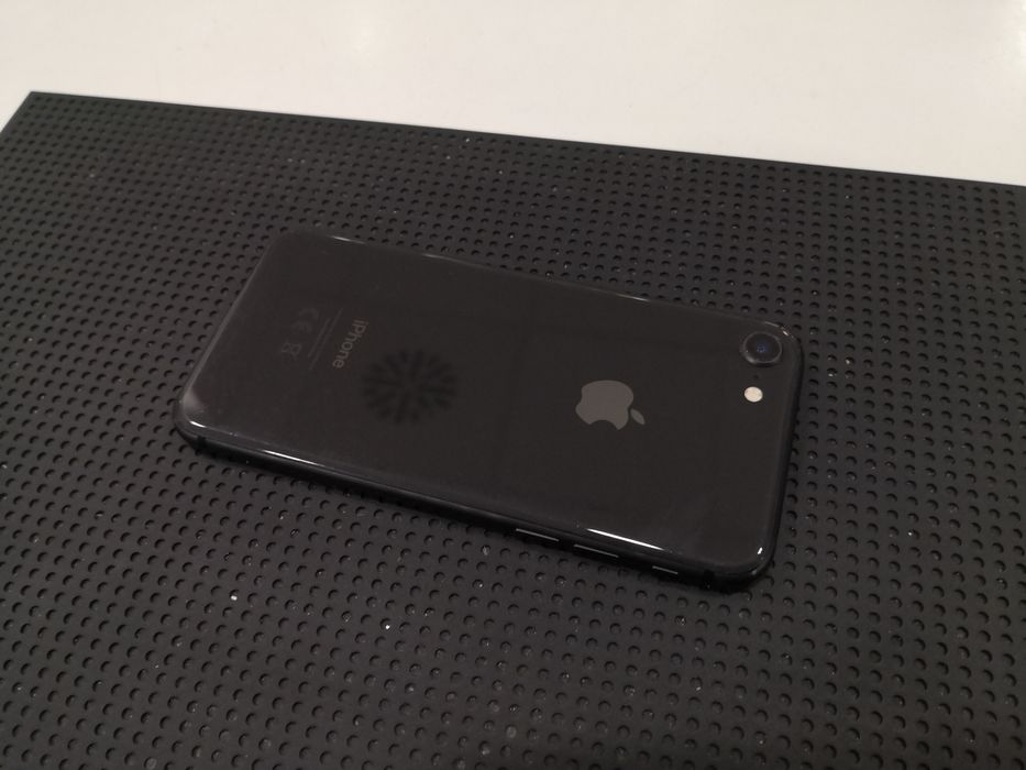 DOBRY STAN Telefon Apple Iphone 8 64GB Czarny / Black DZIERŻONIÓW