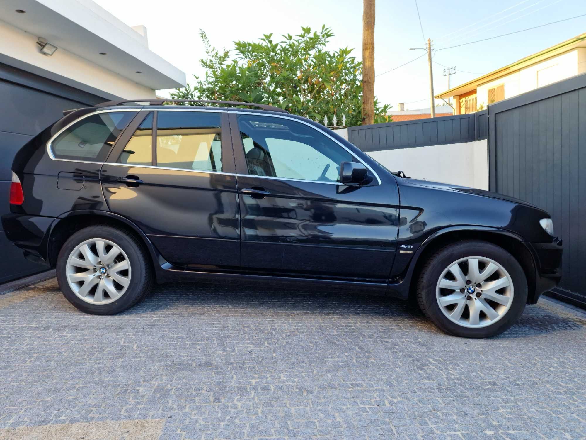 BMW X5 4.4i V8 nacional AVARIADO