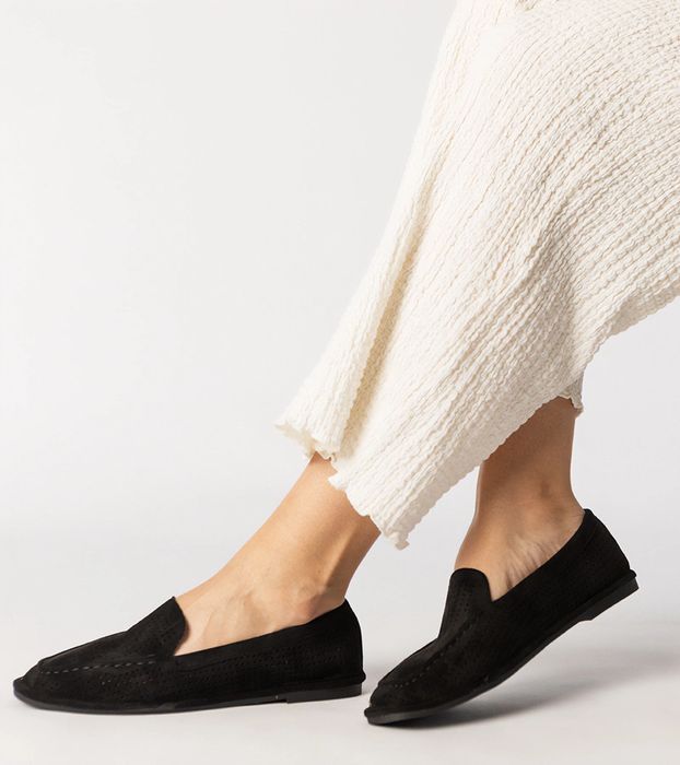 Czarne mokasyny ażurowe z ekozamszu Stanila