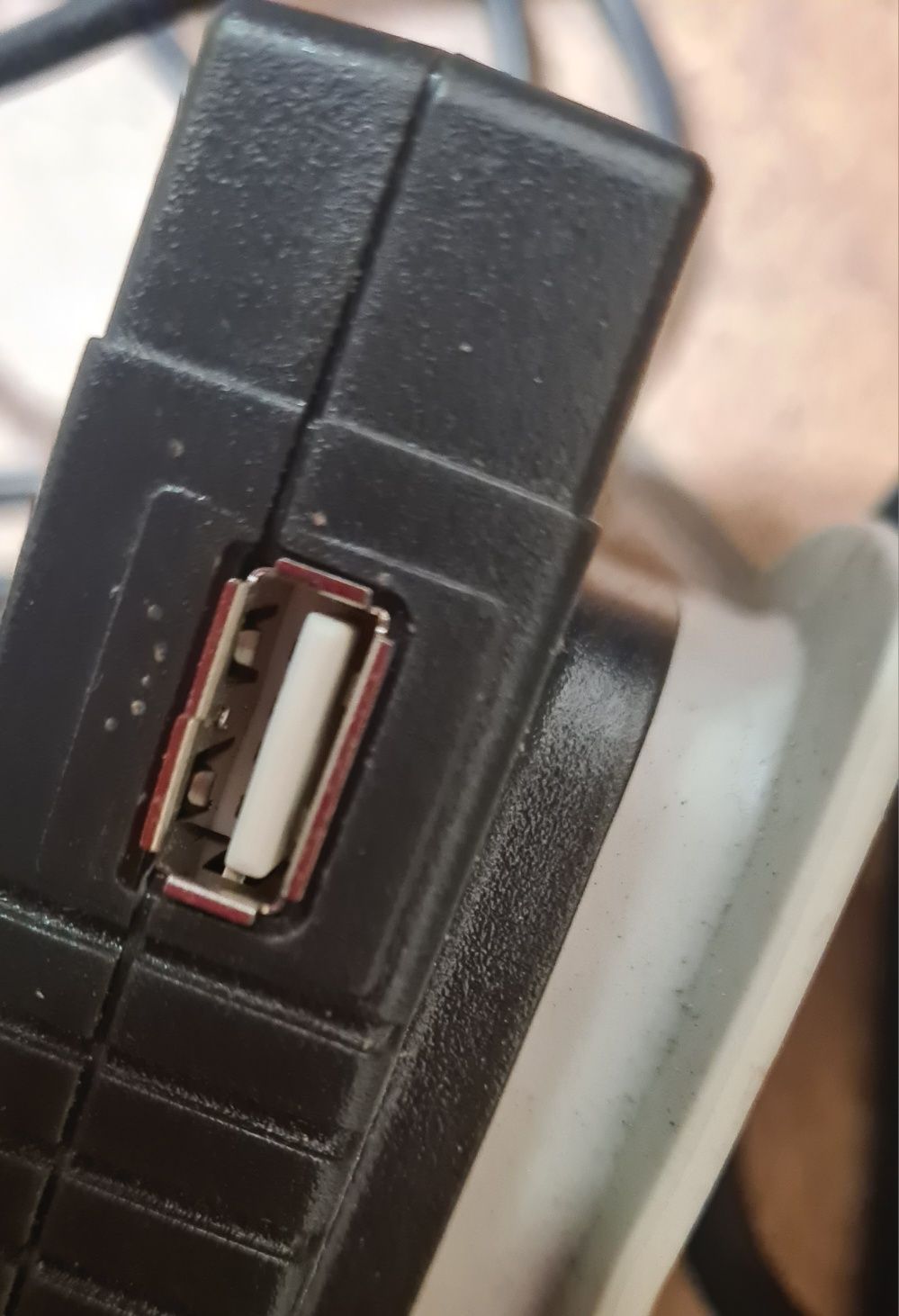 Zasilacz regulowany APC model TPA90DC do laptopa