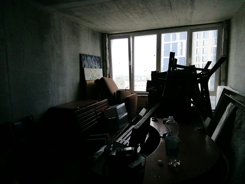 Распродаю мебель, КОВАННАЯ кровать,2800 на 2400, ДУБОВЫЕ столы стулья