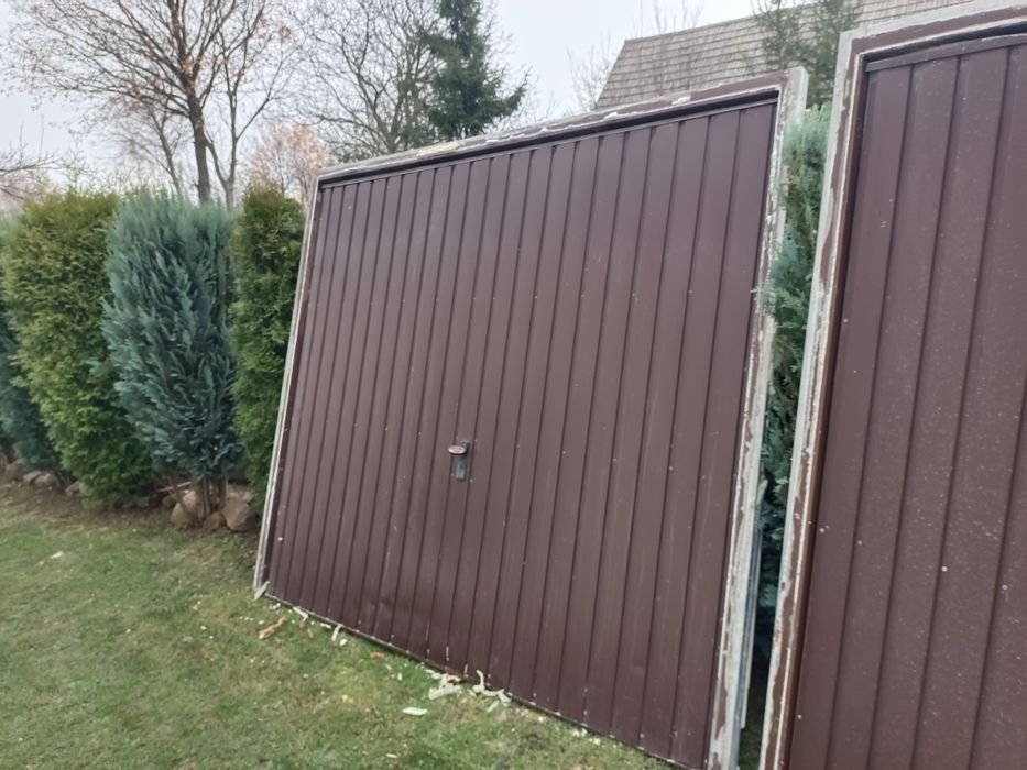 Brama garażowa w dobrym stanie