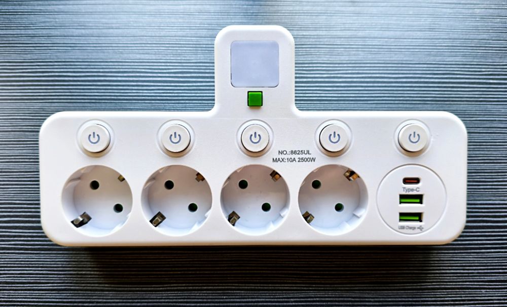Сетевой Фильтр / Мережевий Фільтр 4 Розетки + 2 Порта USB + 1 Type C