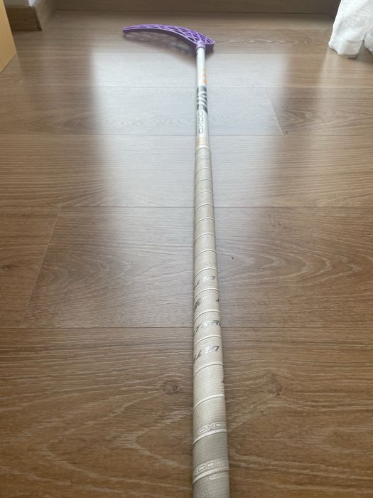 Kij do unihokeja dla osób leworęcznych oraz pokrowiec i dwie piłki