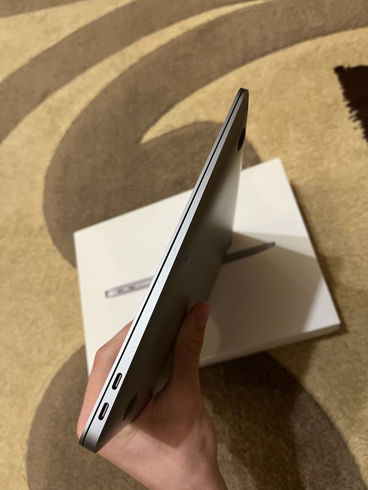 Macbook air m1 8/256