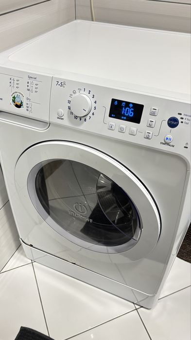 Пральна машина Indesit PWDE 7145 W