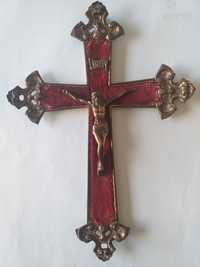 Crucifixo em metal e veludo
