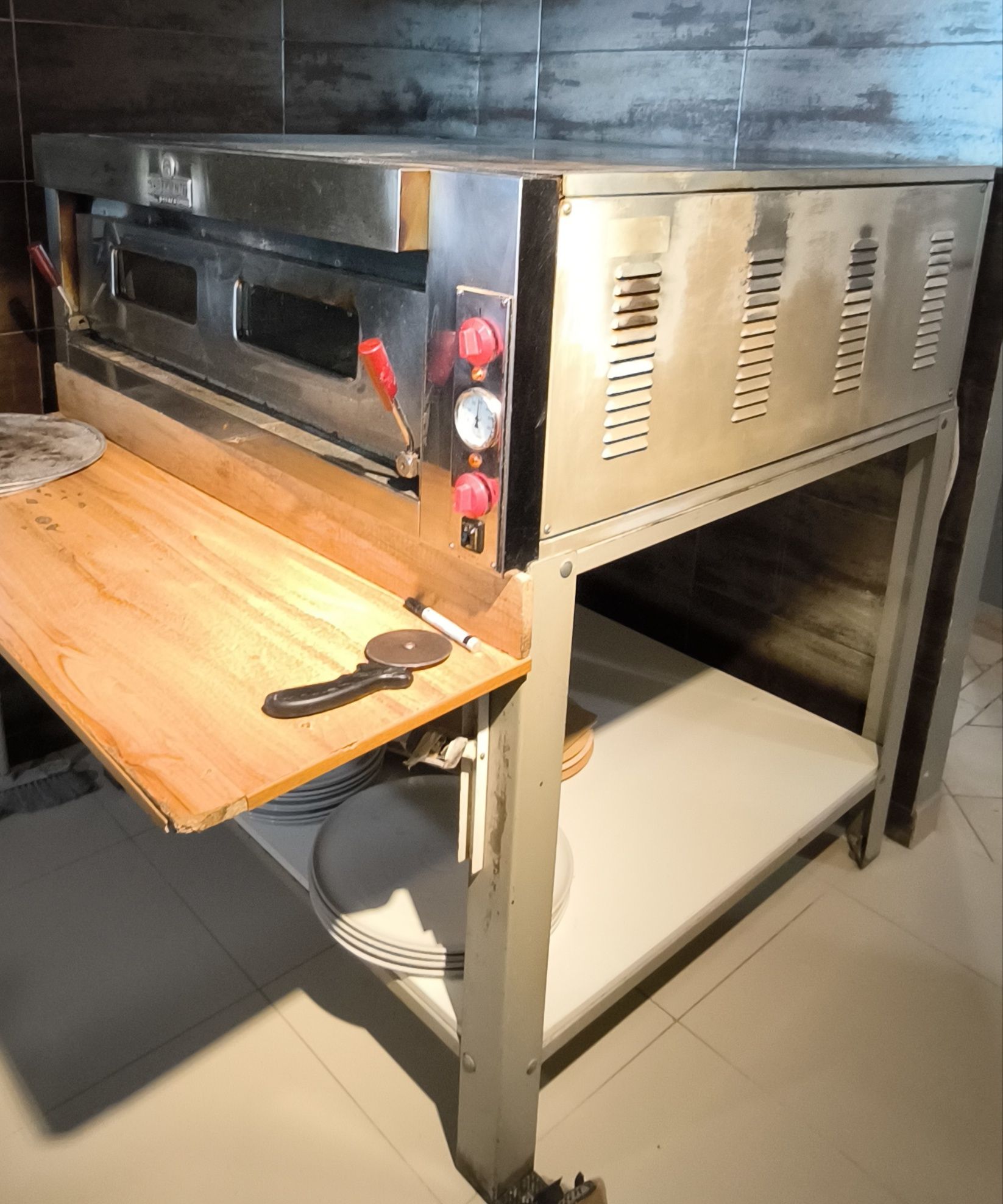 Piec do pizzy Italforni pesaro. 9 pizz