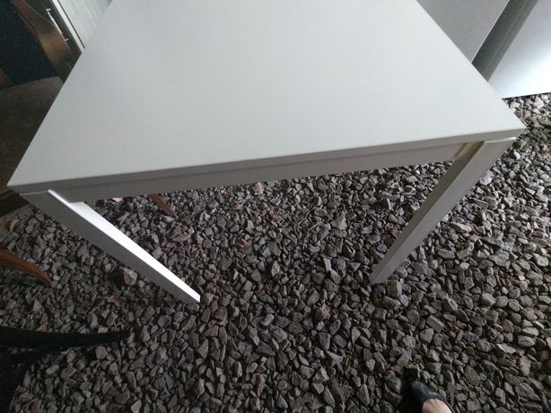 Stół z krzesłami biały