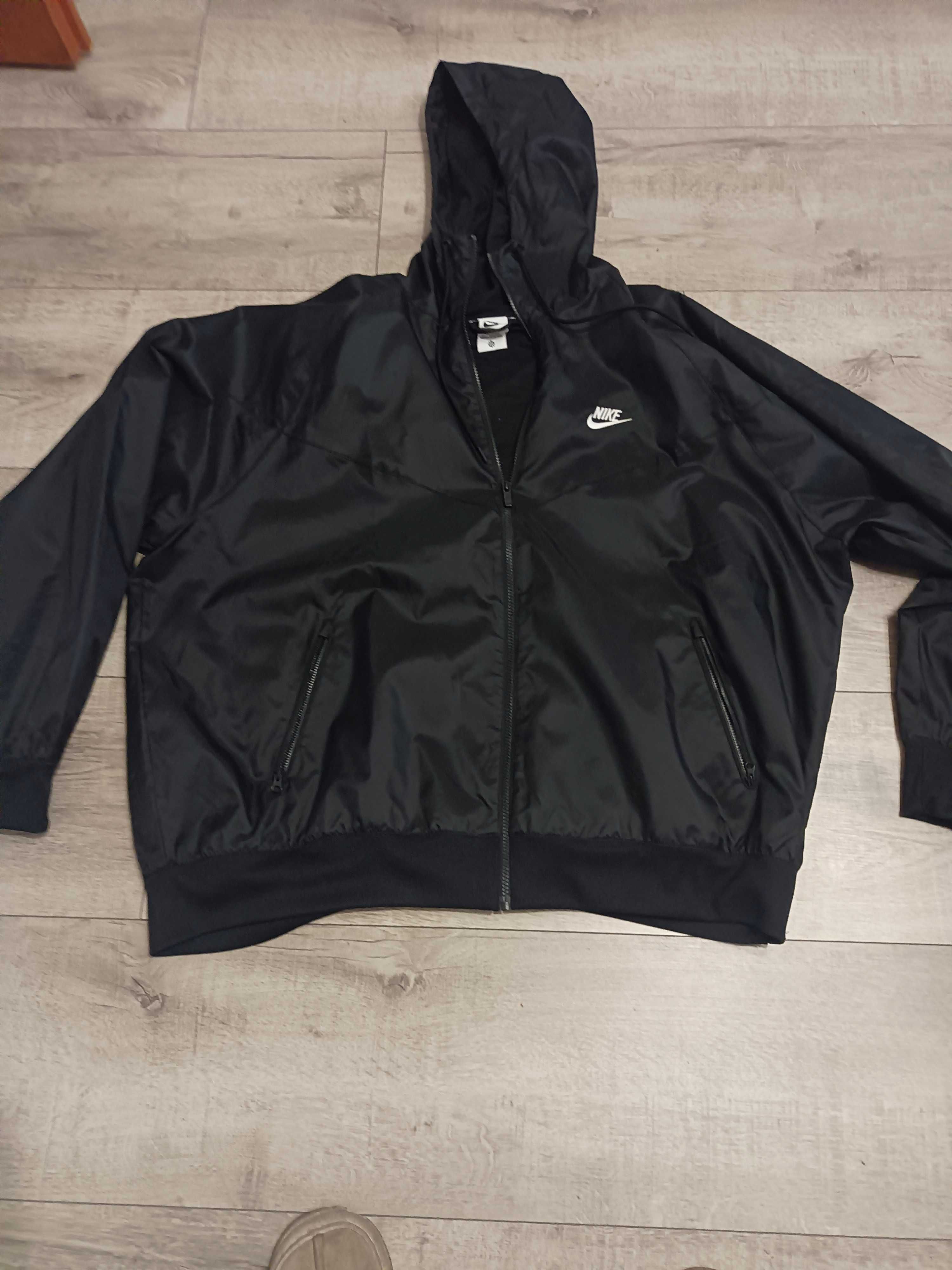 Czarna kurtka deszczówka męska Nike