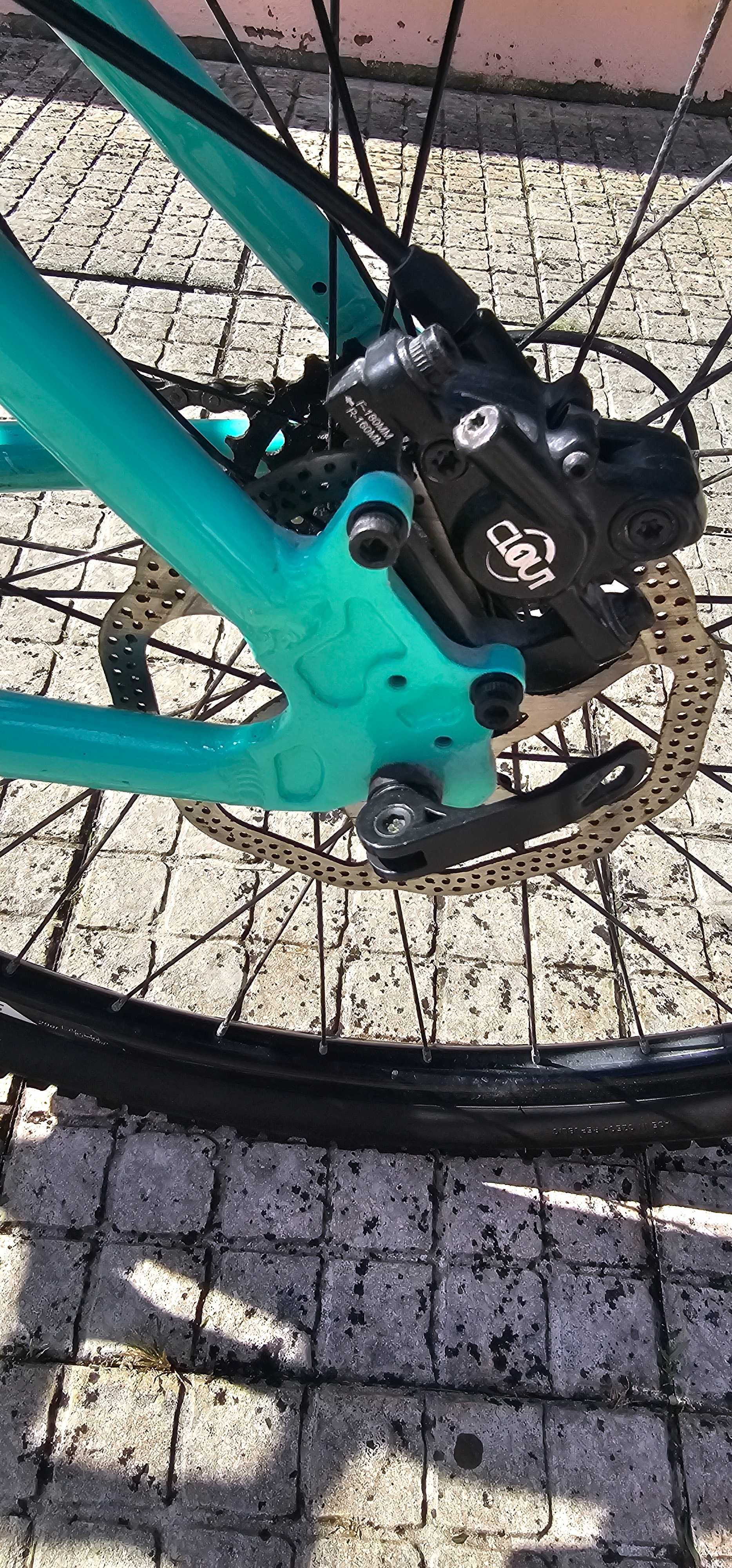 Bicicleta BTT 29” – Alumínio, Shimano, Suspensão Zoom, Clarks