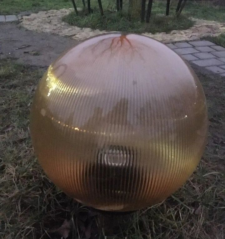 Светильник парковый шар золотой призматический