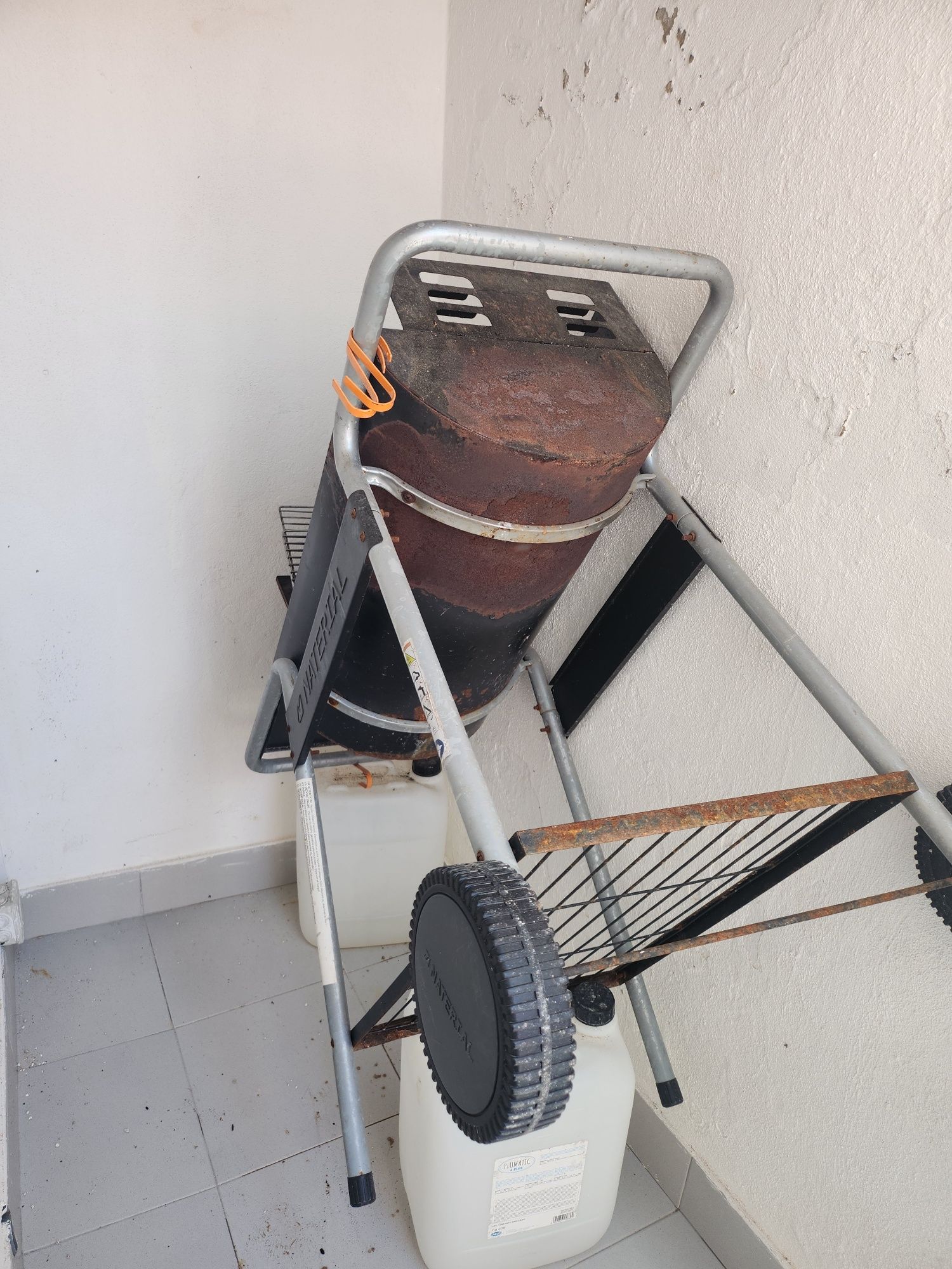 Churrasqueira com grelha