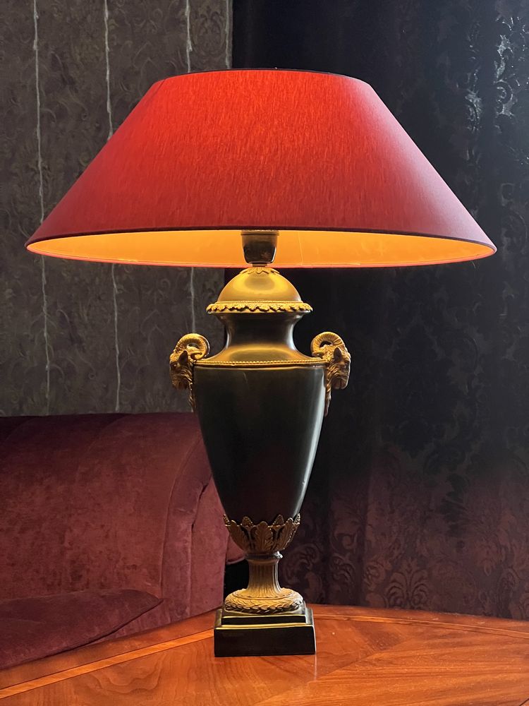 Ексклюзивна антикварна неокласична настільна лампа