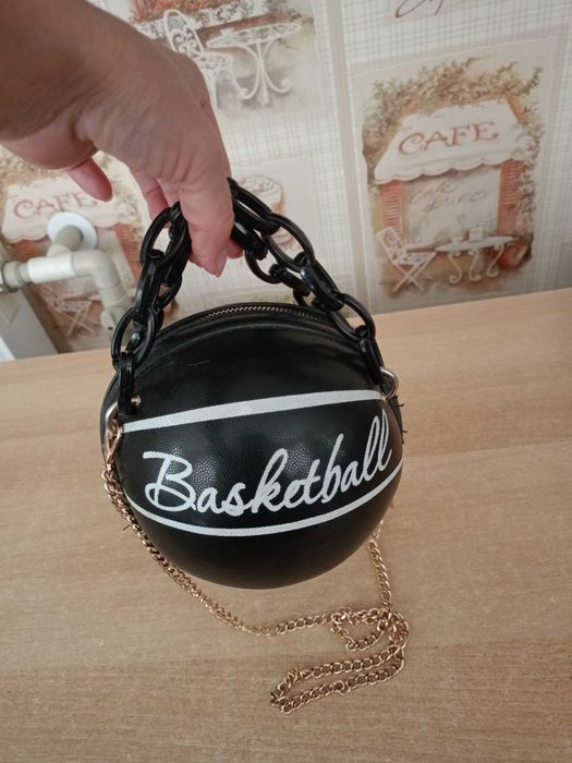 Женские сумки,бананки.Фасоны цвета и цены разные.Состояние отличное!