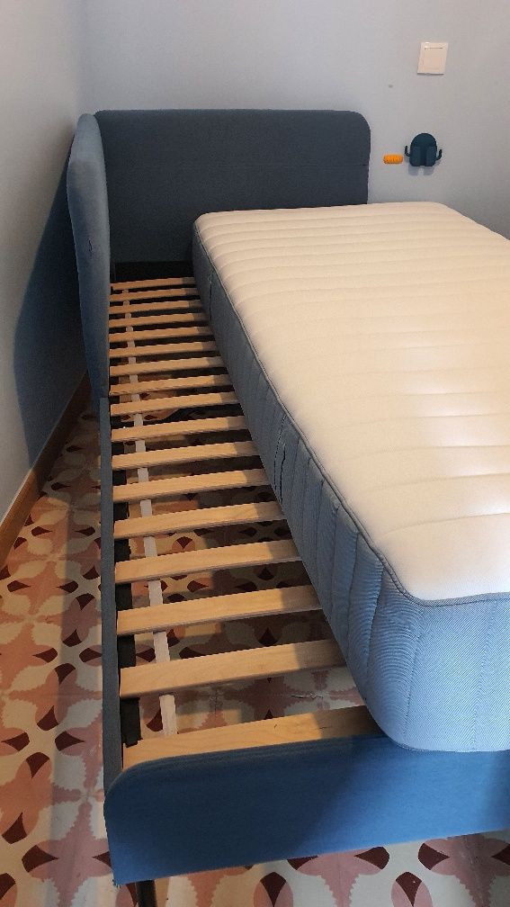 Cama BLAKULLEN com colchão VALEVAG