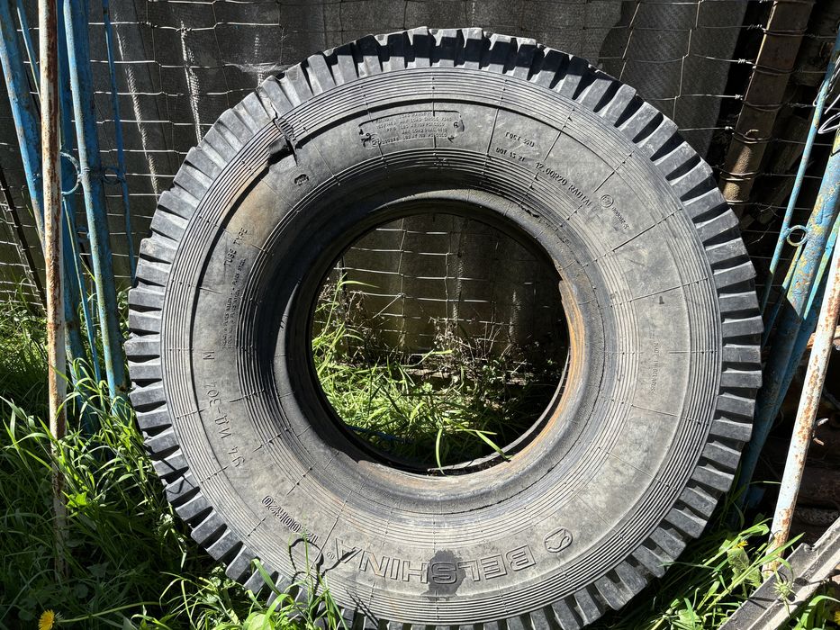 Шина колесо Маз з пошкодженням