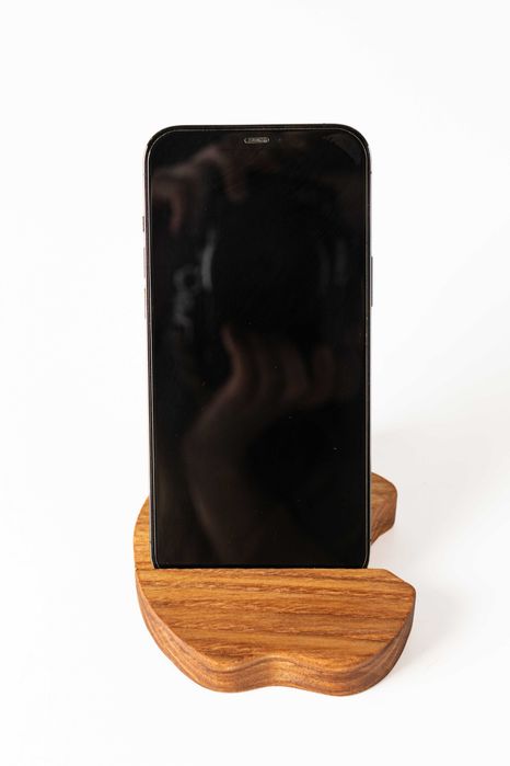 Дерев'яна підставка під телефон