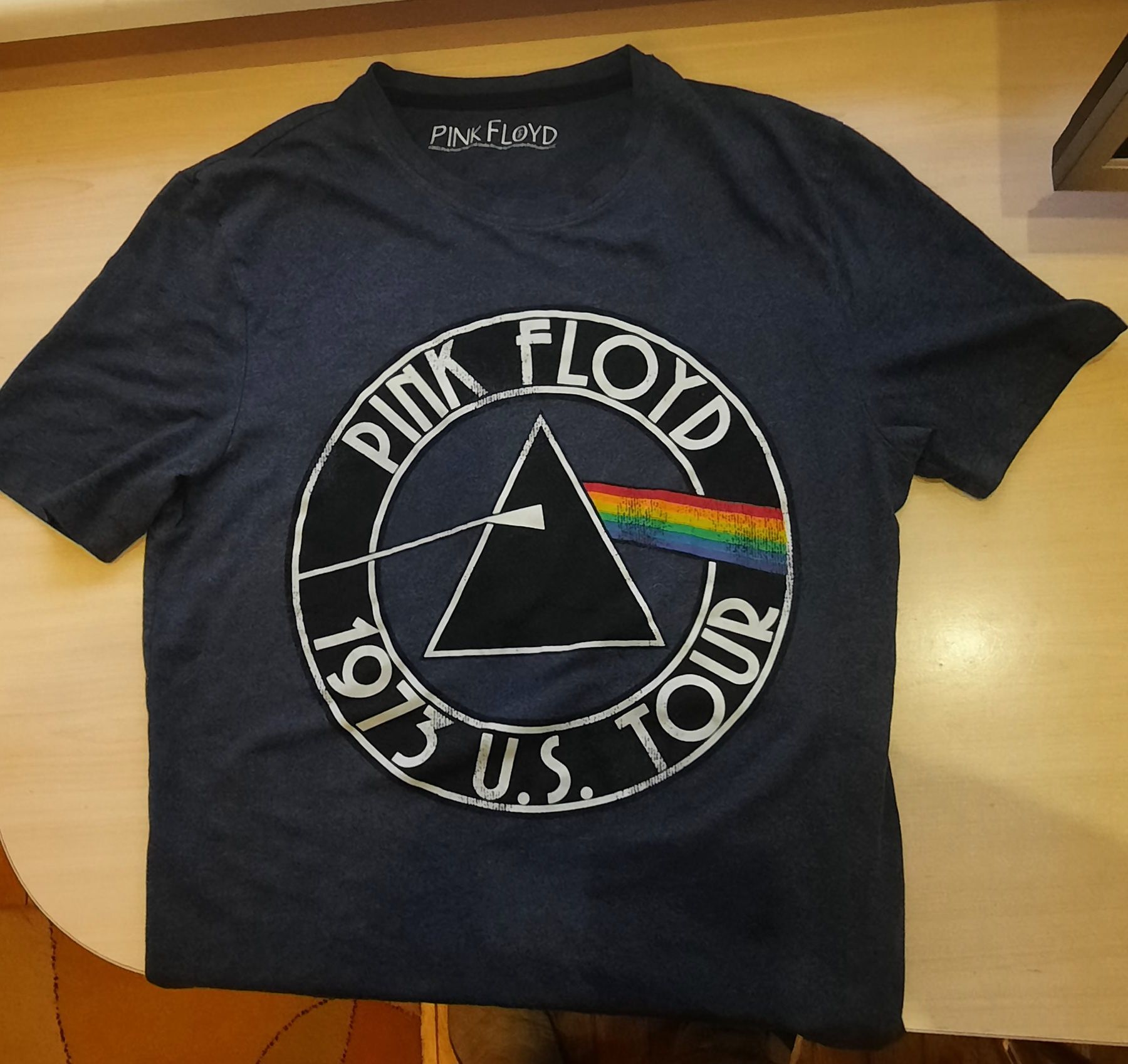 ПРОДАМ новую футболку легендарной группы «Pink Floyd»