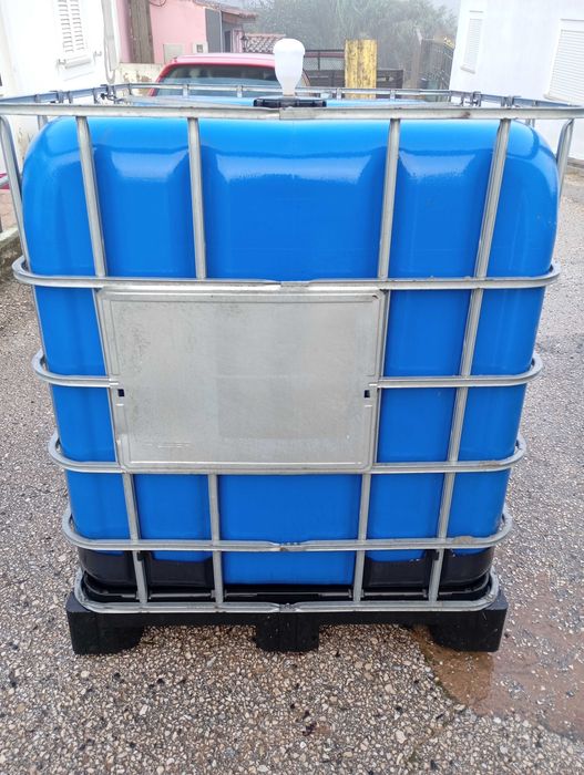 Depósito para vinho com 3 torneira