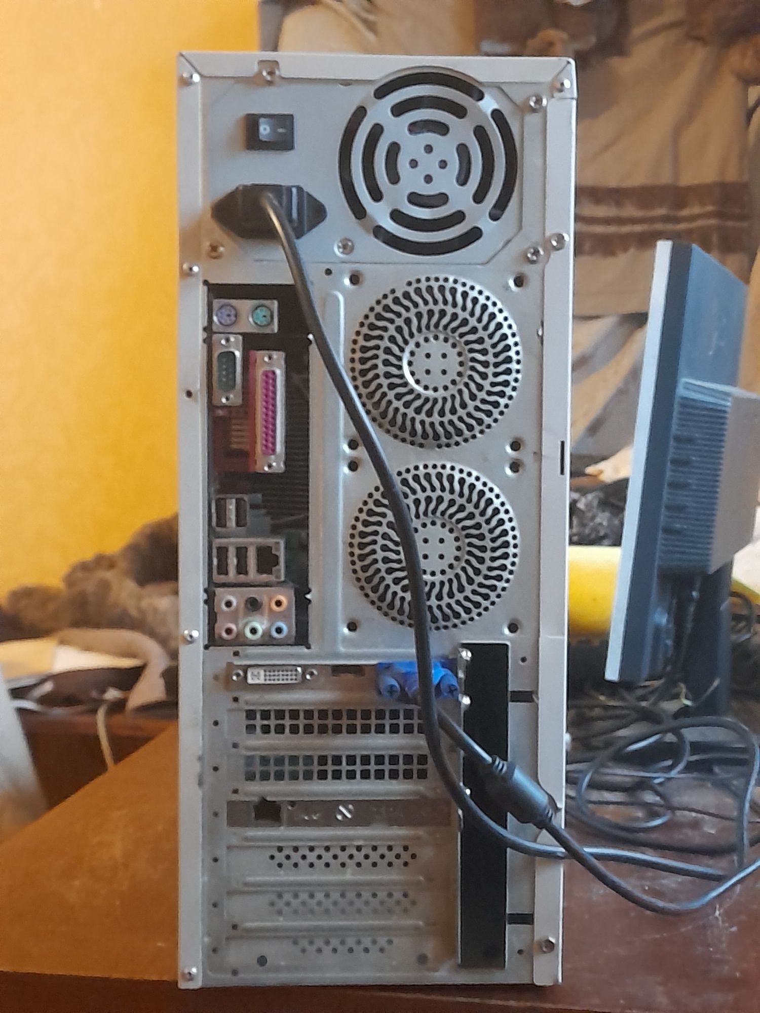 Компьютер с двухядерным AMD Athon 64×2 Dual (материнска плата - НЕ раб
