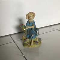 Figura figurka dama w ogrodzie Wysokość 14,5 cm PRL