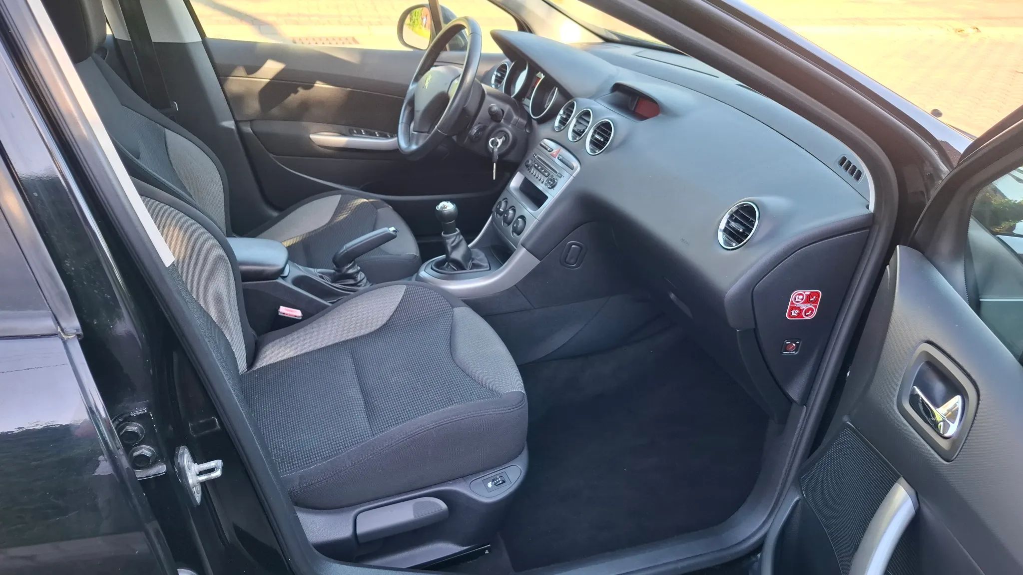 Peugeot 308 Hatchback benzyna z Niemiec
