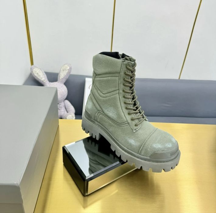 Balenciaga strike boots