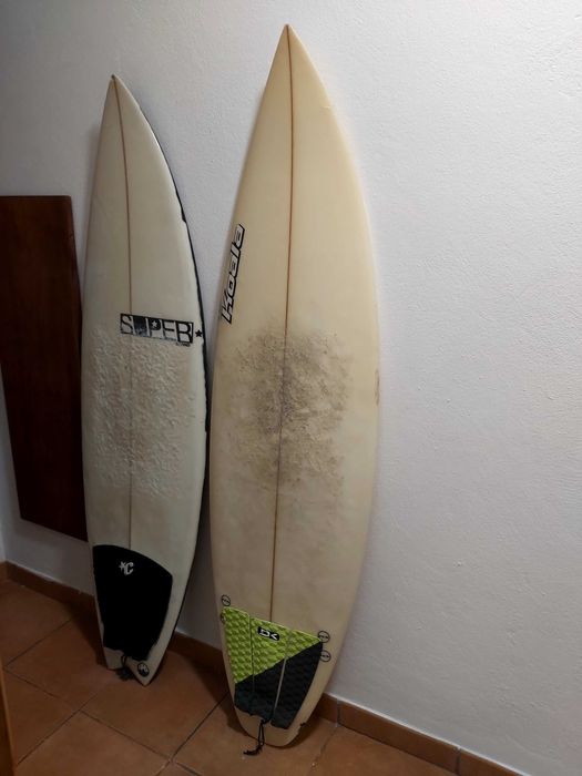 Pranchas de surf com alguns danos