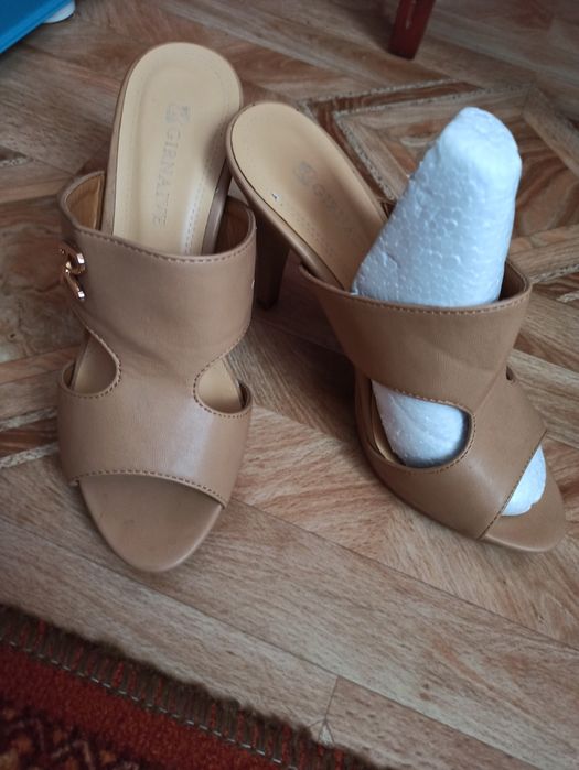 Обувь женская 38 размер