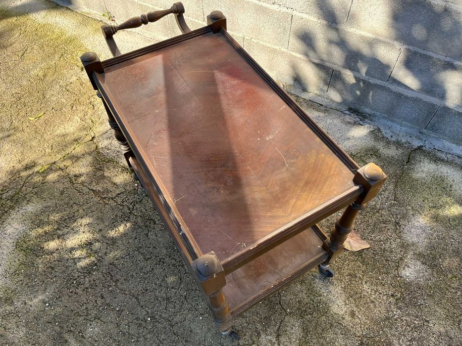 Carro de Chá Antigo com Rodas e Lugar para 3 Garrafas