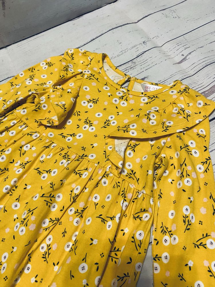 Платье желтое с принтом для девочки Gloria jeans р98