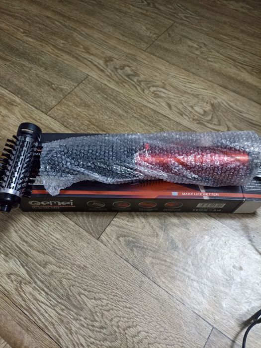 Фен-щетка вращающаяся Gemei GM 4829