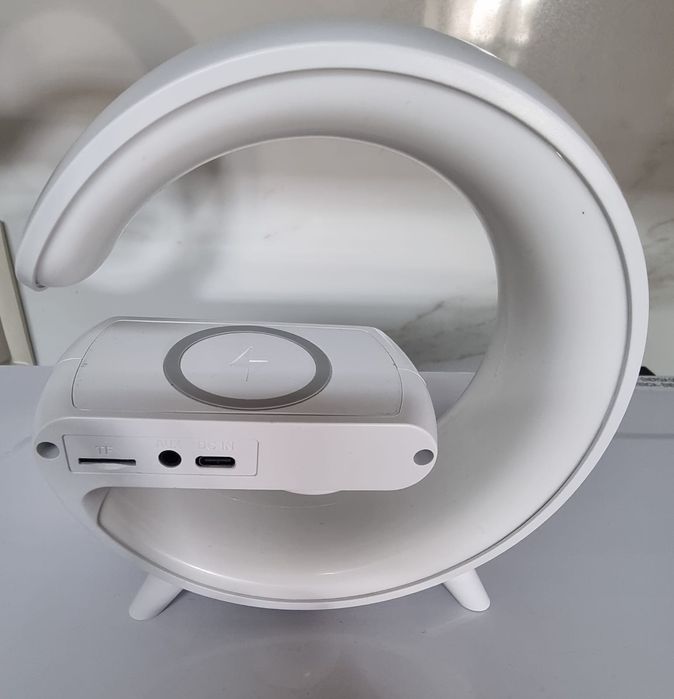Coluna Nova em caixa com funcao Bluetooth, Carregador, Candeeiro, Radi