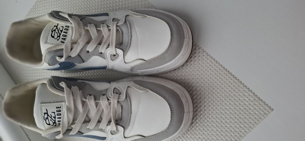 Кросівки 40 розміру