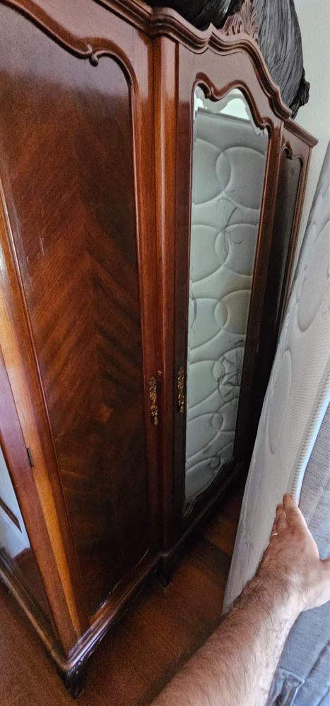 Quarto antigo com tocador