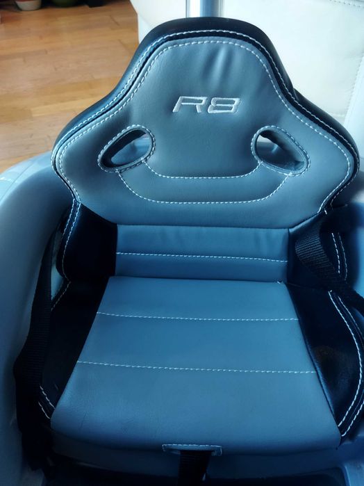 VENDE - Audi R8 criança com tapa-sol