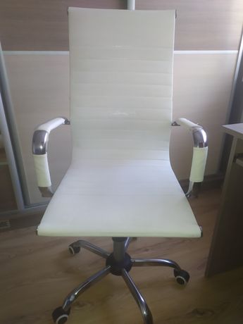 Krzesło biurowe obrotowe białe ekoskóra