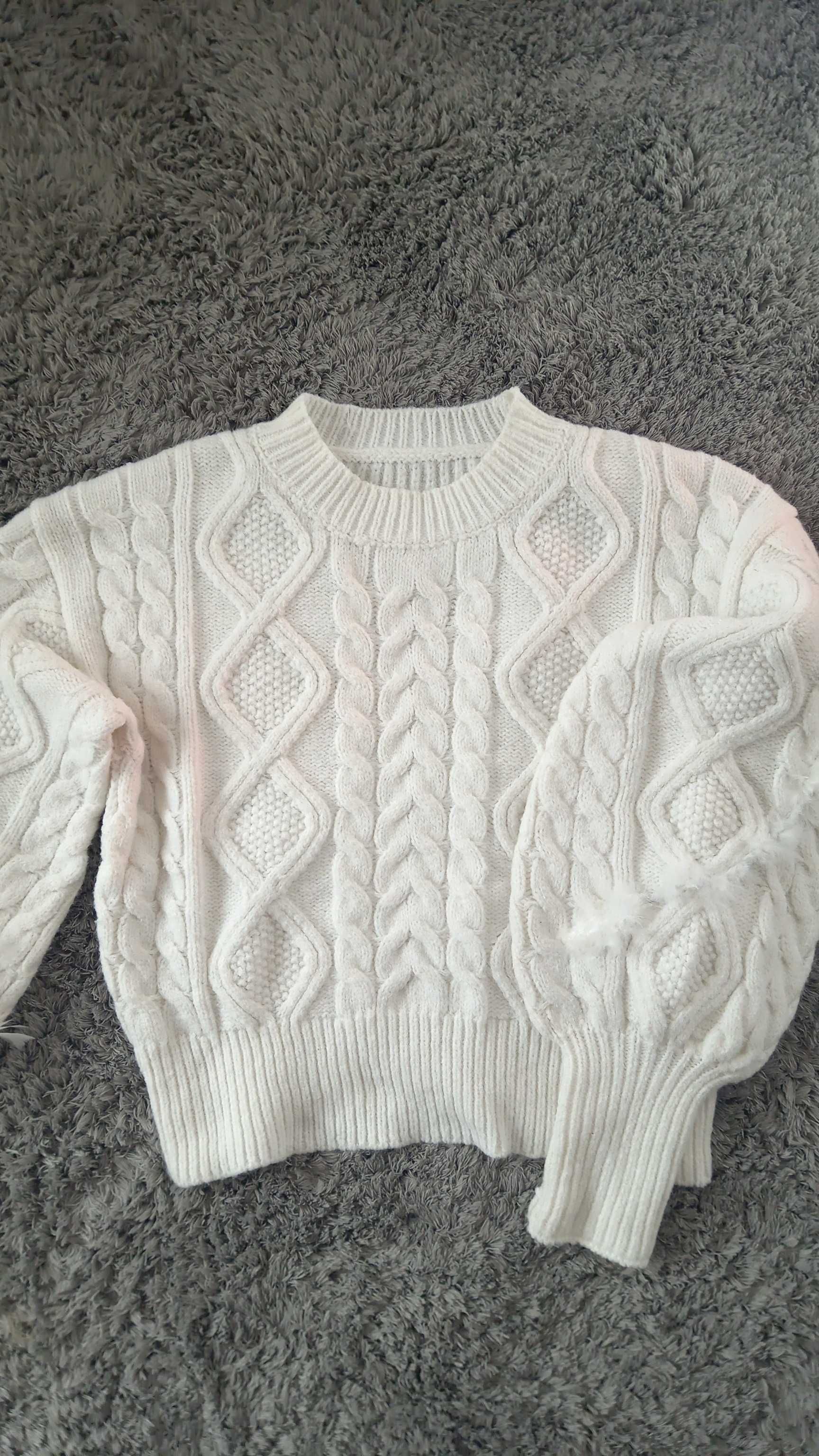 Sweter pióra biały Minouu Rozm.m/L uniwersalny
