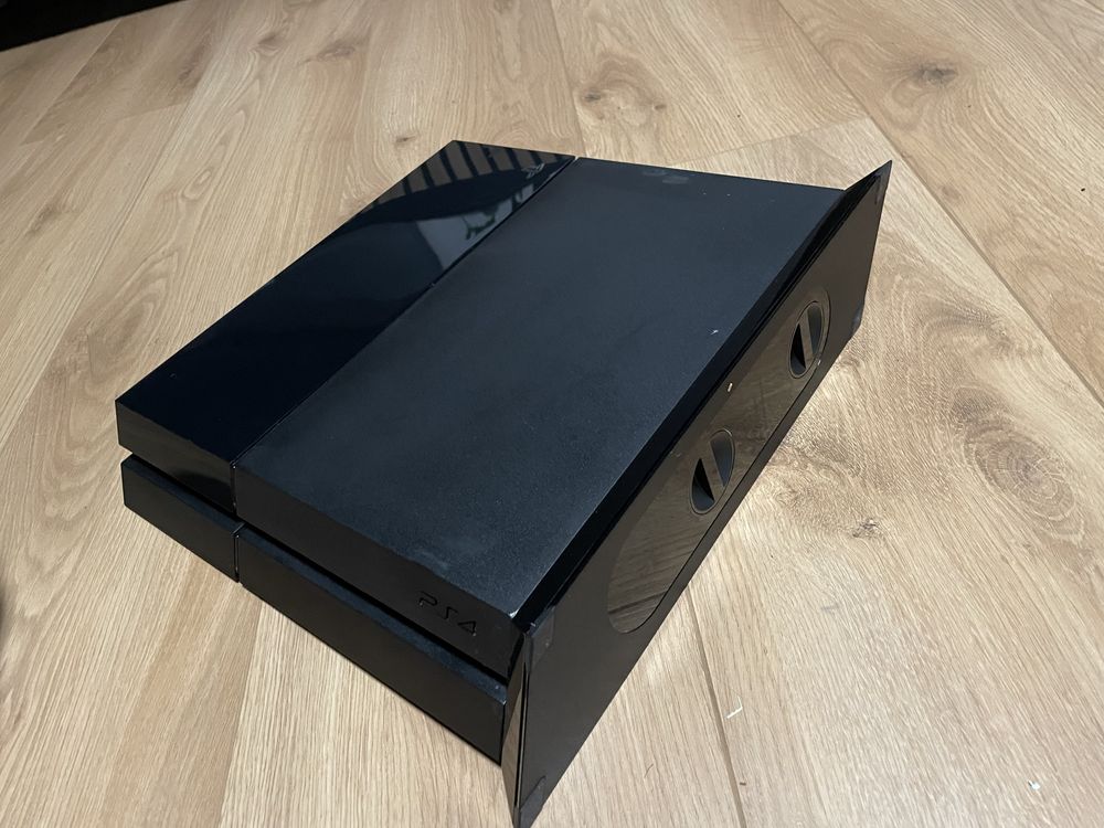 konsola playstation 4 fat + 2 pady + stacja ladujaca + the last of us