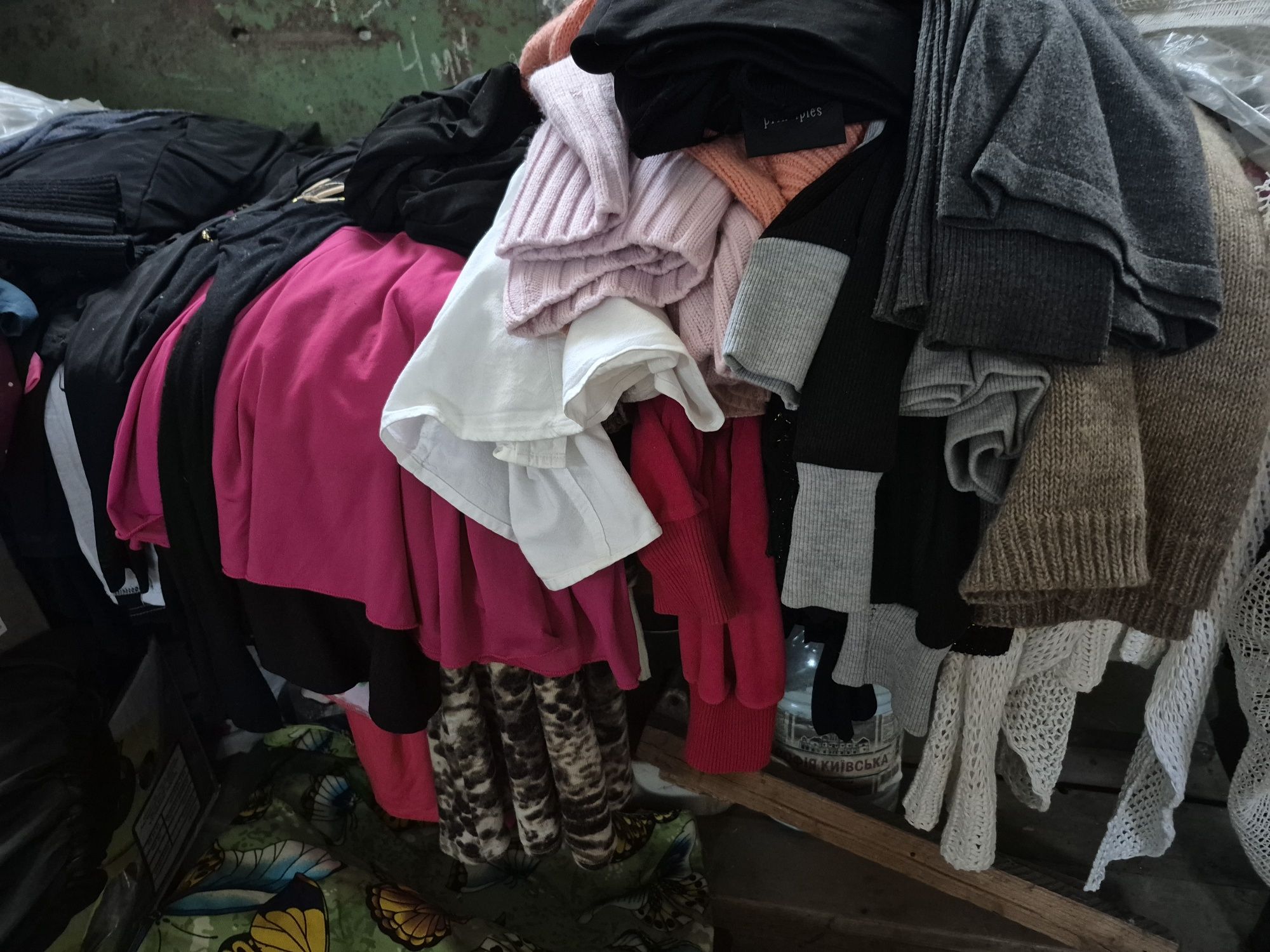 Отдам нуждающимся девочкам