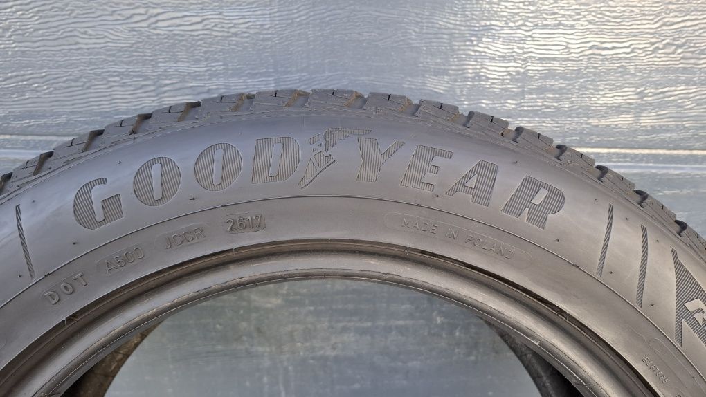 Goodyear 225/55 R17 Vector 4Seasons
