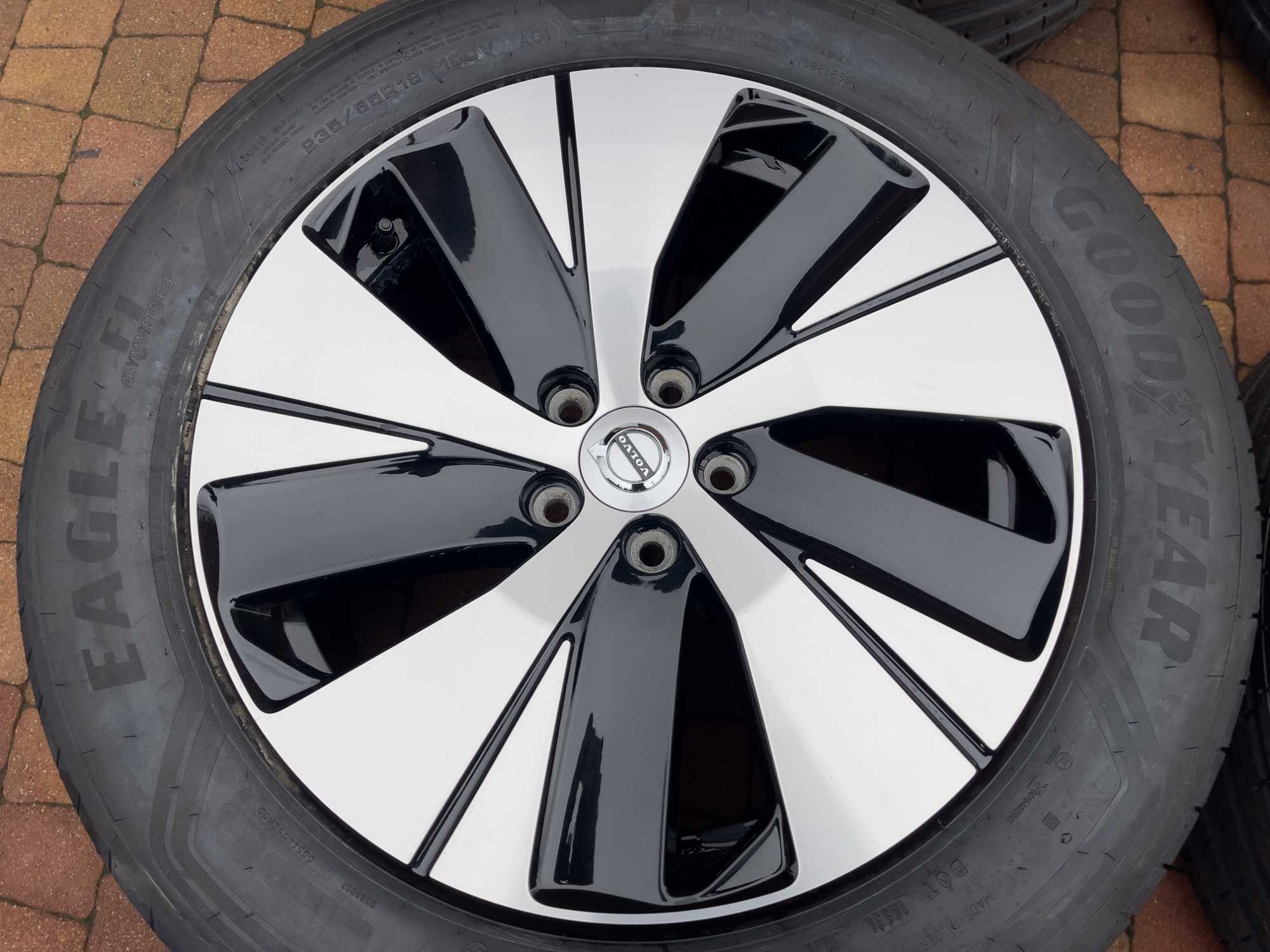 3650. Koła letnie Volvo XC40 oryginał jak nowe 5x108 235/55/18 2024r